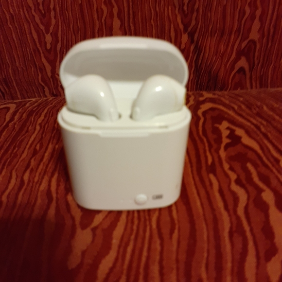 ILIVE WIRELESS BLUE TOOTH EARPHONES - Picture 1 of 3